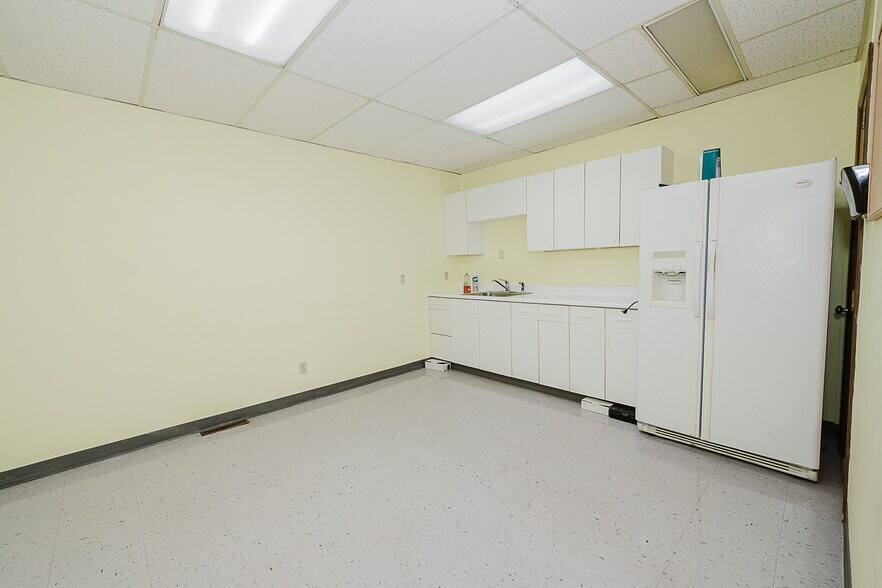 More Photos Of 1482 Butler Rd, Worthington Medical For Sale