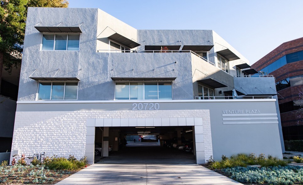 More Photos Of 20720 Ventura Blvd, Woodland Hills Office For Lease