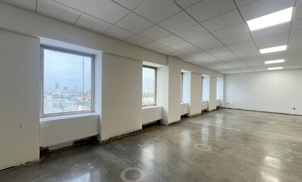 Primary Photo Of 401-407 Lincoln Rd, Miami Beach Office For Lease