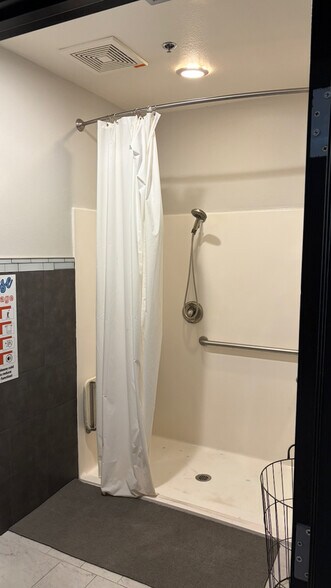 More Photos Of 10740 S Eastern Ave, Henderson Storefront For Lease