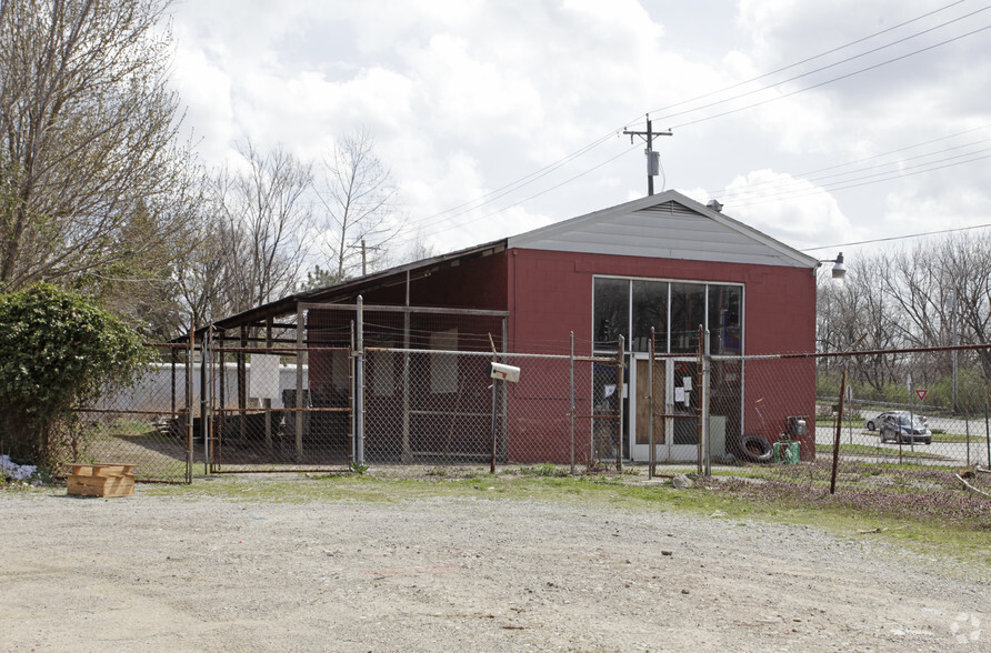 Primary Photo Of 206 E Galbraith Rd, Cincinnati Restaurant For Sale