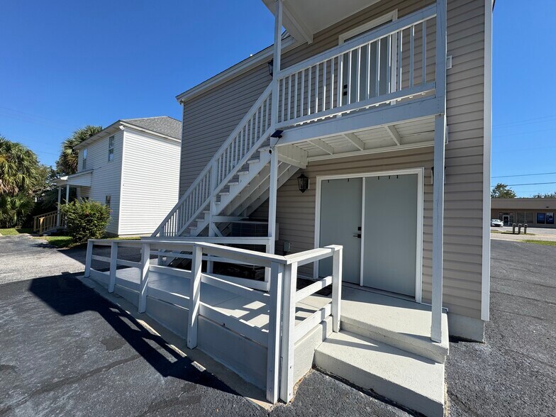 More Photos Of 1113 N 9th Ave, Pensacola Freestanding For Lease