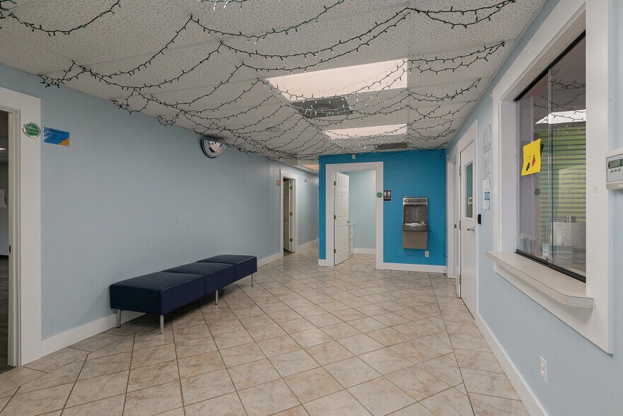 More Photos Of 500 W Daniels St, Ozark Office For Sale