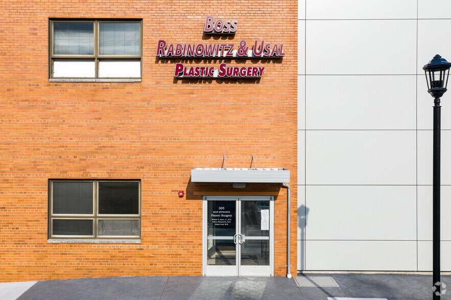 More Photos Of 289-315 Route 17 S, Paramus General Retail For Lease