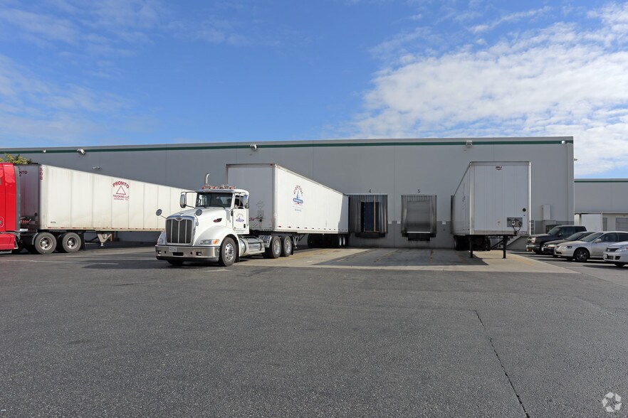 More Photos Of 13930-13950 Mica St, Santa Fe Springs Warehouse For Lease