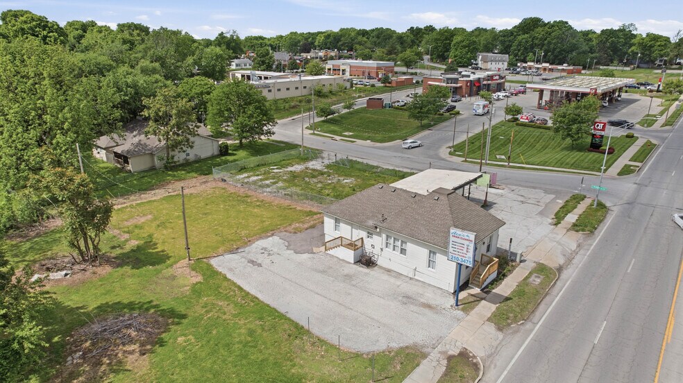 More Photos Of 307 E 23rd St S, Independence Office For Sale