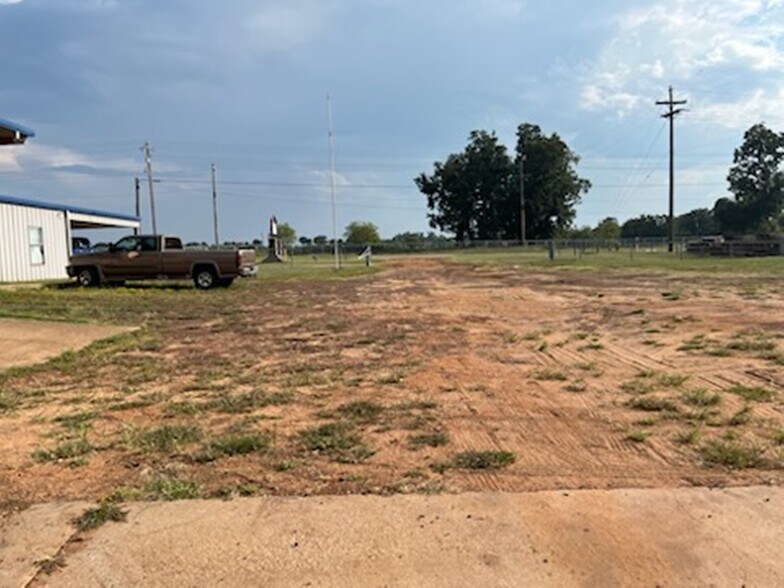 More Photos Of 1205 E Coke Rd, Winnsboro Manufacturing For Sale