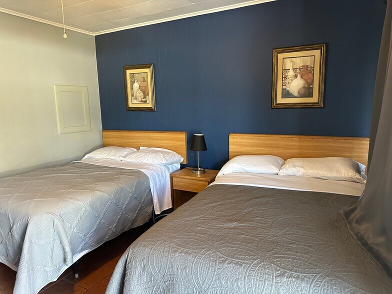 More Photos Of 302 N Main St, Melbourne Hotel For Sale