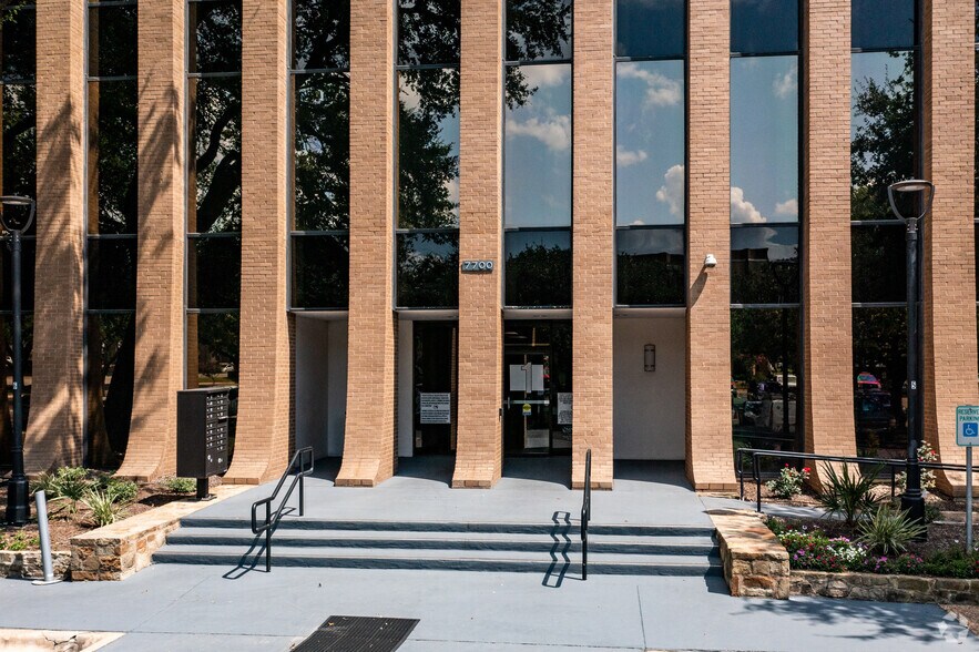More Photos Of 7700 Chevy Chase Dr, Austin Unknown For Lease