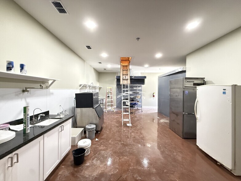More Photos Of 200 W Cano St, Edinburg Religious Facility For Lease
