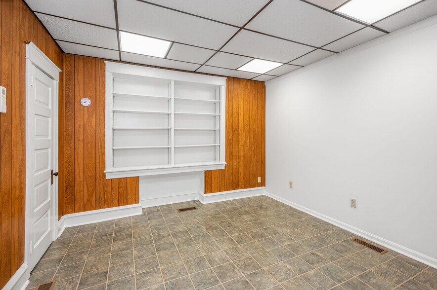 More Photos Of 3519 E Main St, Morgantown Office Residential For Lease