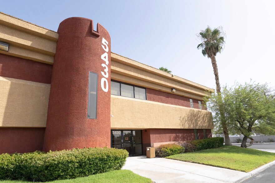 More Photos Of 5430 W Sahara Ave, Las Vegas Office For Lease