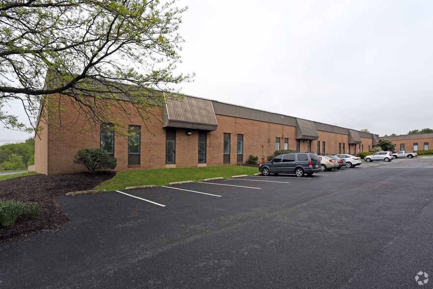 More Photos Of 200-240 Turner Industrial Way, Aston Township Light Distribution For Lease