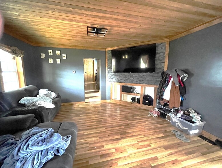 More Photos Of 19 Mason Corner Rd, Saint Albans Multifamily For Sale