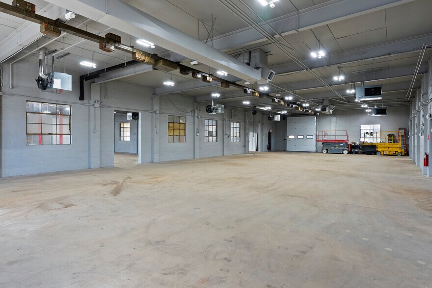 More Photos Of 5 Webb St, Windsor Locks Manufacturing For Lease