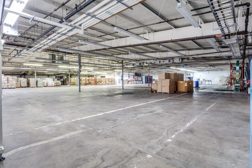 More Photos Of 338 Cliff Dr, Graham Manufacturing For Lease