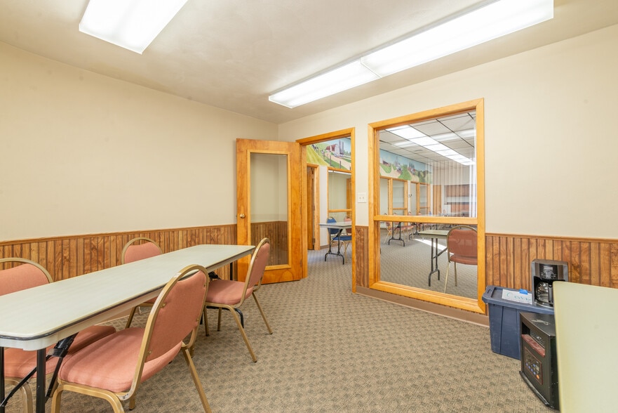 More Photos Of 210 W Spring St, Freeport Office For Sale