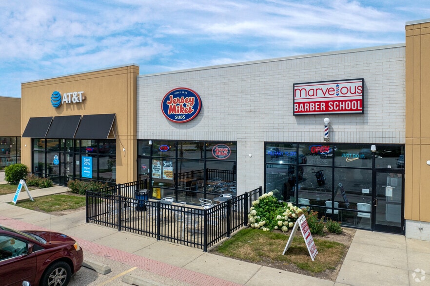 More Photos Of 970-988 S Waukegan Rd, Waukegan Freestanding For Lease