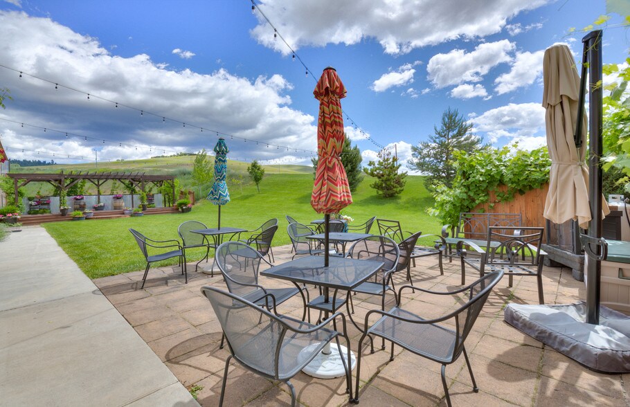 More Photos Of 5646 W Harrier Dr, Missoula Showroom For Sale
