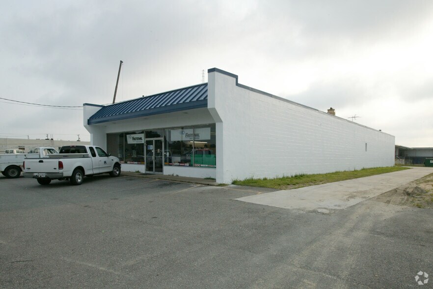 More Photos Of 408 Aberdeen Rd, Hampton Freestanding For Lease