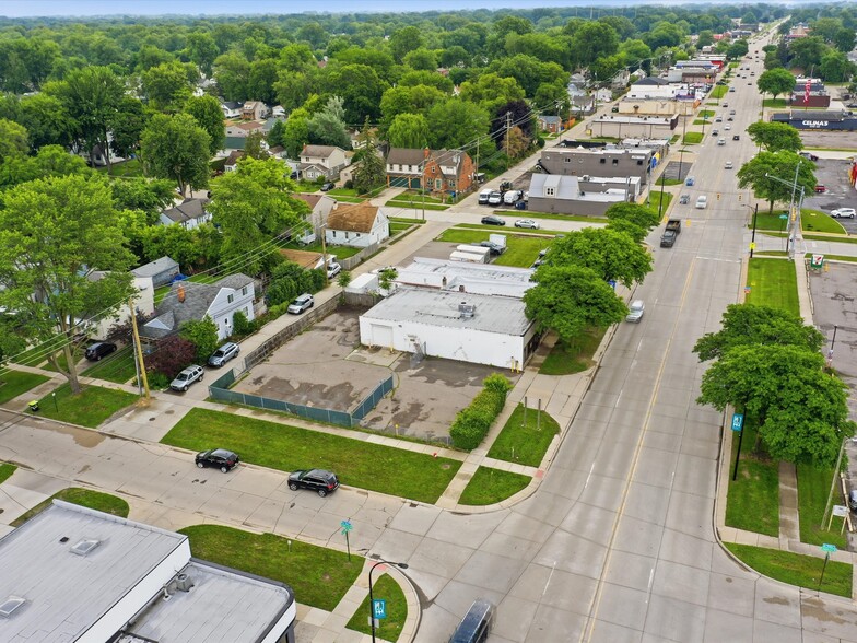 More Photos Of 832 W 11 Mile Rd, Madison Heights Warehouse For Sale