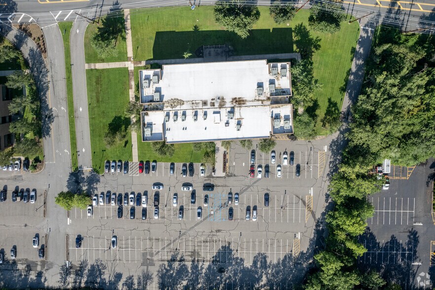 More Photos Of 690 Kinderkamack Rd, Oradell Medical For Lease