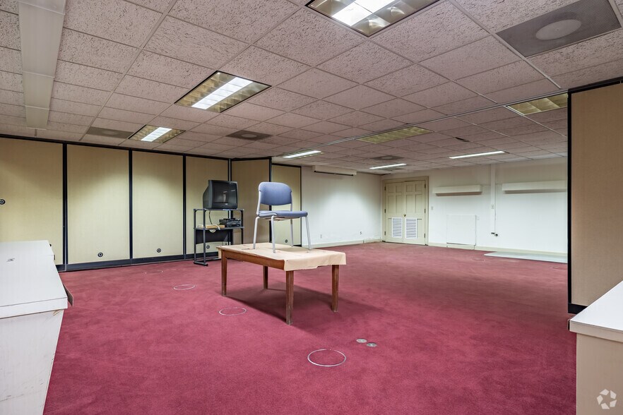 More Photos Of 128 S Washington St, Albany Freestanding For Lease