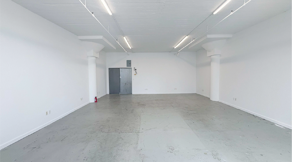 More Photos Of 22-19 41st Ave, Long Island City Light Manufacturing For Lease