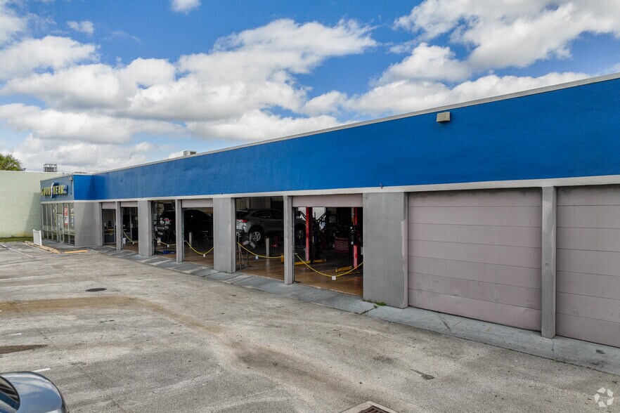 More Photos Of 435 S State Road 7, Hollywood General Retail For Lease