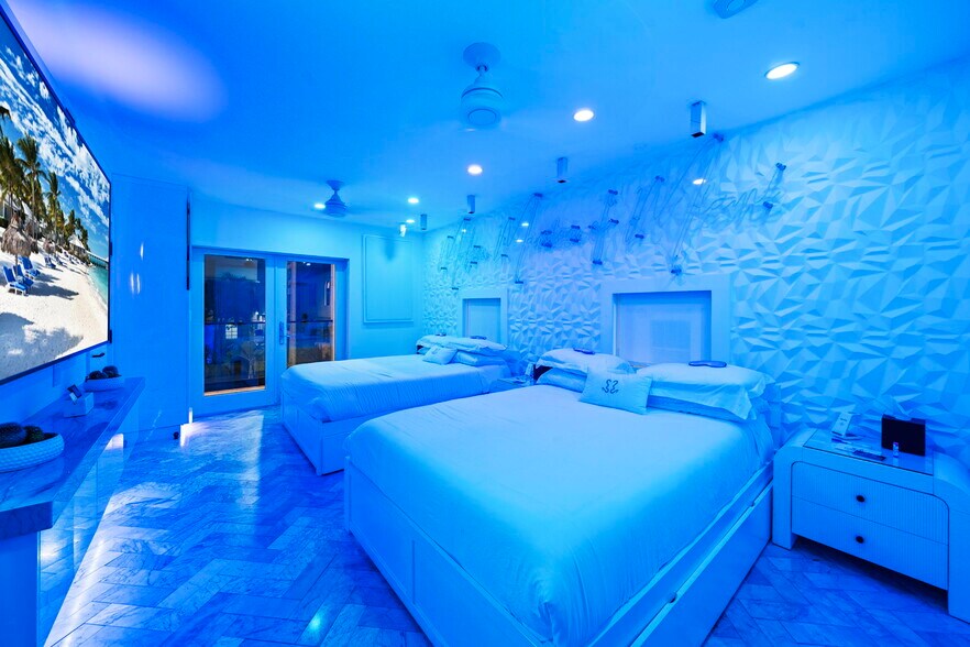 More Photos Of 124 11th St, Miami Beach Hotel For Sale