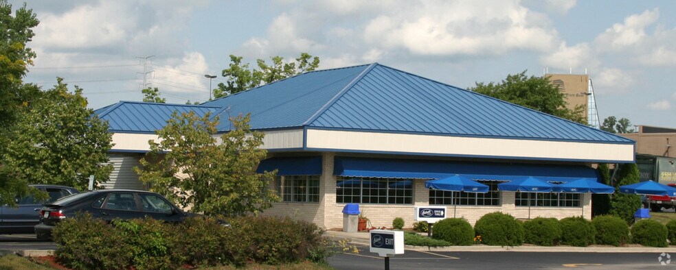 More Photos Of 2001 Wisconsin Ave, Grafton Fast Food For Sale