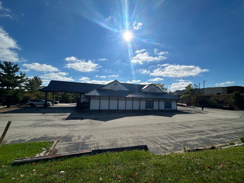 More Photos Of 8 Tech One Dr, Monroeville Restaurant For Lease