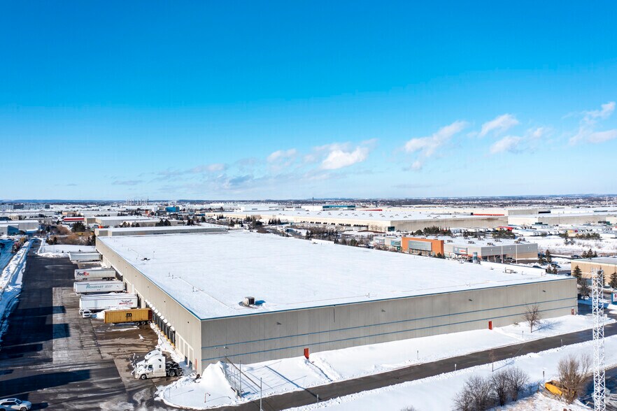More Photos Of 200 Chrysler Dr, Brampton Warehouse For Lease