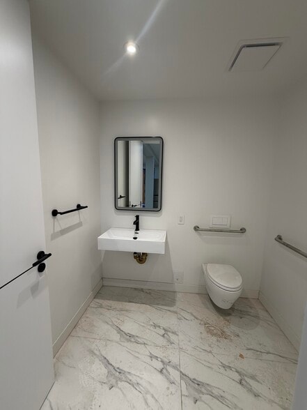 More Photos Of 12-36 31st Dr, Long Island City Storefront Retail Residential For Lease