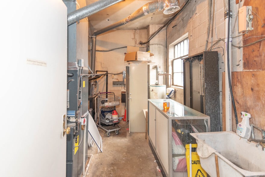 More Photos Of 5900 York Rd, Baltimore Storefront Retail Office For Sale