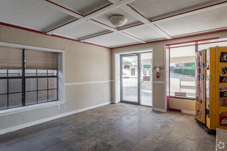 More Photos Of 1900 W 76 Country Blvd, Branson Hotel For Sale