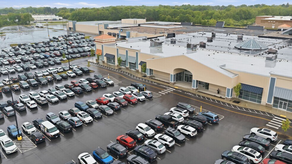 More Photos Of 262 Swansea Mall Dr, Swansea Unknown For Lease