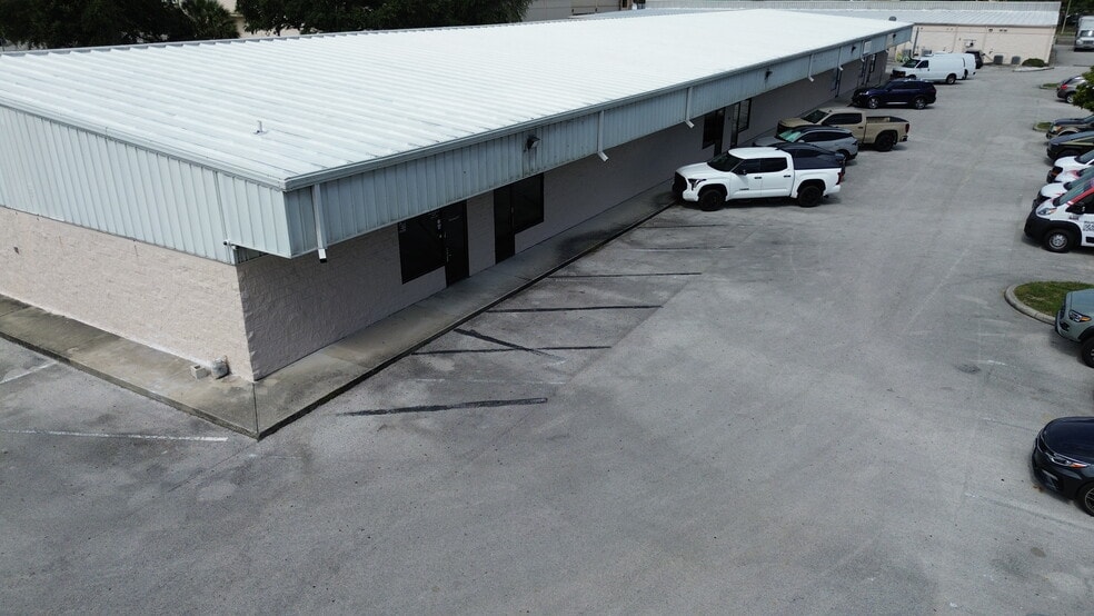More Photos Of 11609 S Orange Blossom Trl, Orlando Flex For Lease