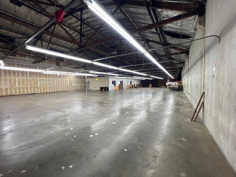 More Photos Of 630 S Clarence St, Los Angeles Manufacturing For Lease