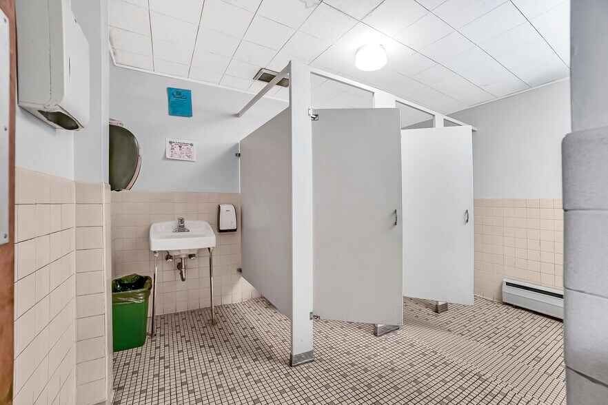 More Photos Of 132 W High St, Somerville Religious Facility For Sale