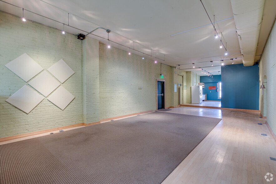 More Photos Of 2604 S Lyndale Ave, Minneapolis Office For Lease