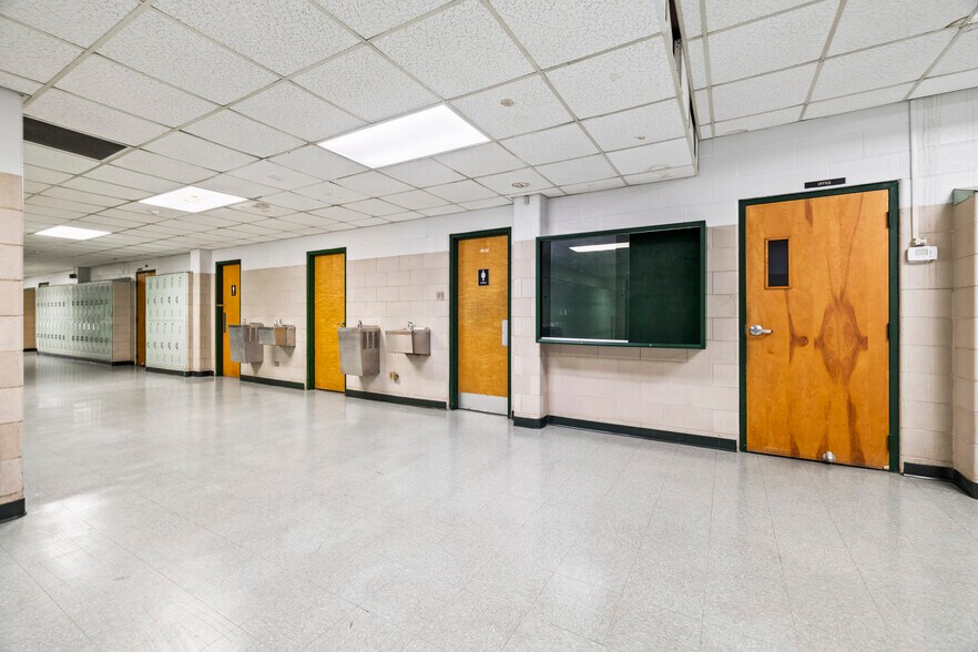 More Photos Of 500 Magrill st, Longview Loft Creative Space For Sale