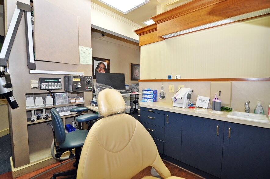 More Photos Of 10614 Warwick Ave, Fairfax Office For Lease