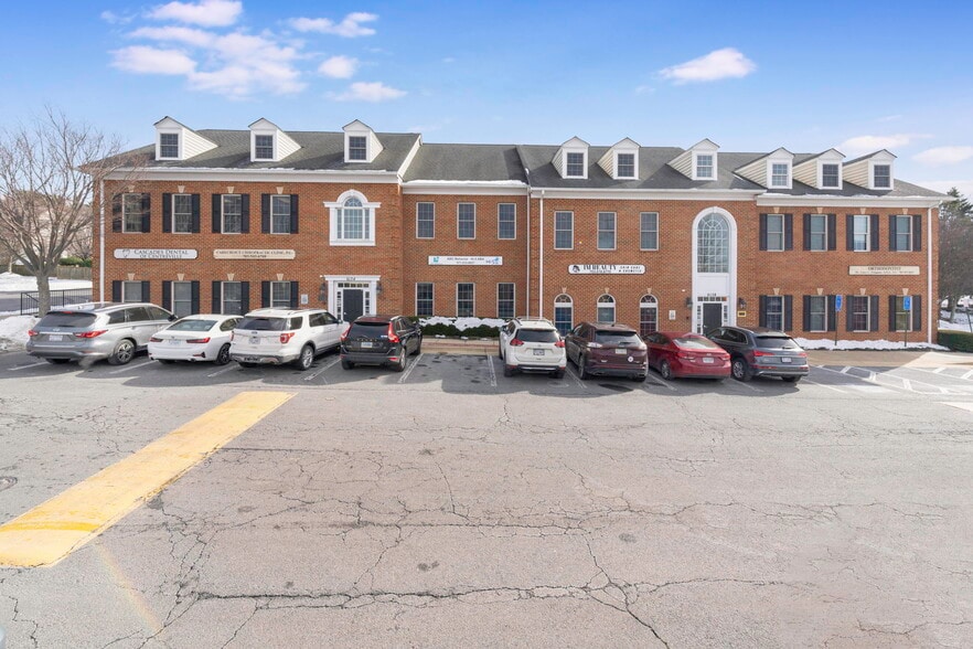 More Photos Of 6134-6138 Redwood Square Ctr, Centreville Medical For Sale