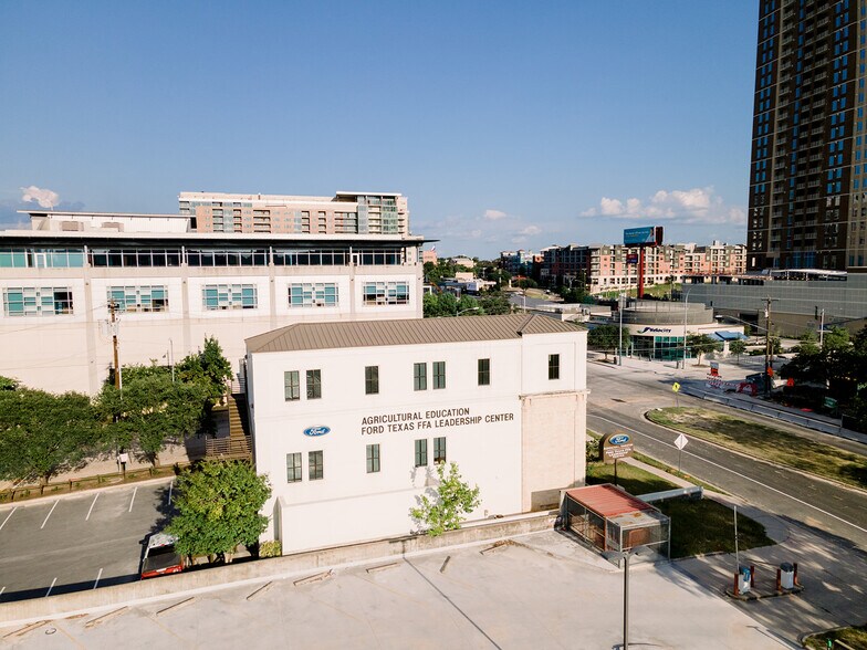 More Photos Of 614 E 12th St, Austin Office For Sale
