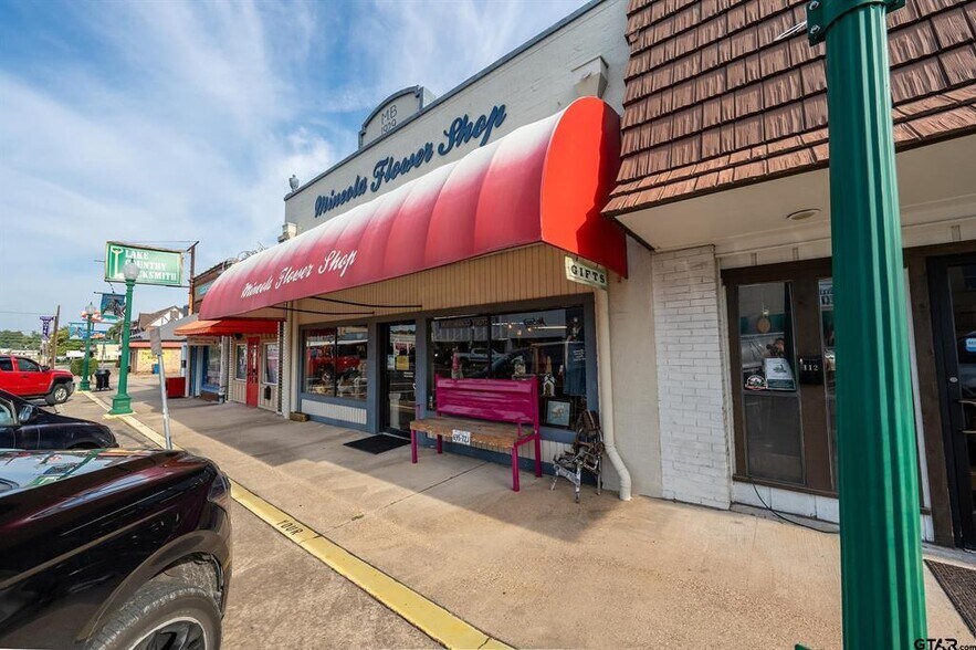 More Photos Of 114 W Broad St, Mineola Storefront For Sale