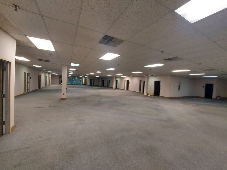 More Photos Of 1 Balcrank Way, Weaverville Warehouse For Lease