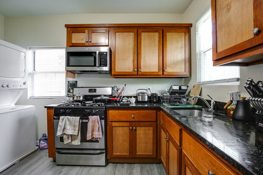 More Photos Of 1908 Parkwood Ave, Richmond Apartments For Sale