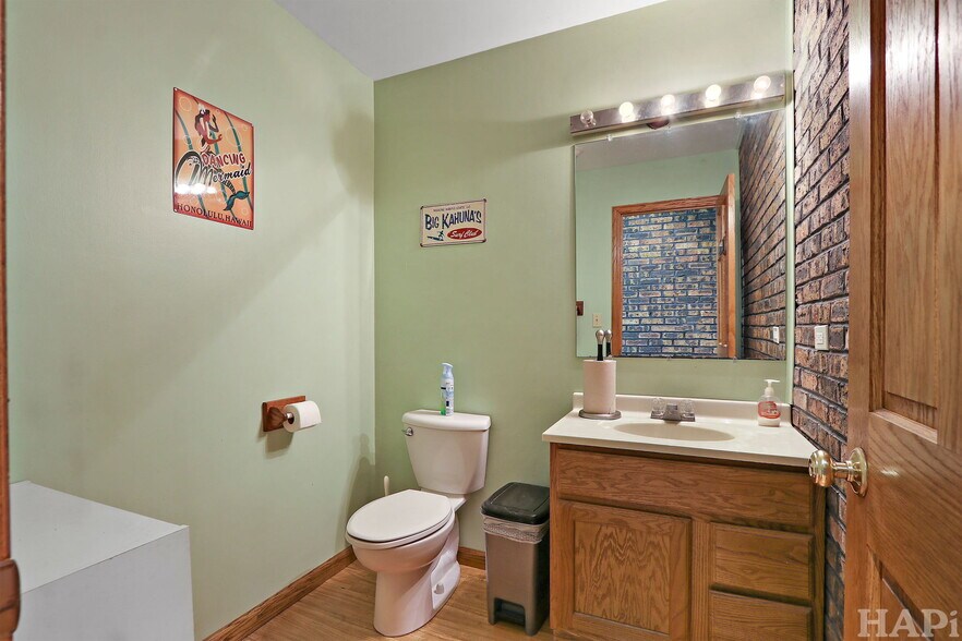 More Photos Of 1350 Chase St, Algonquin Manufacturing For Sale