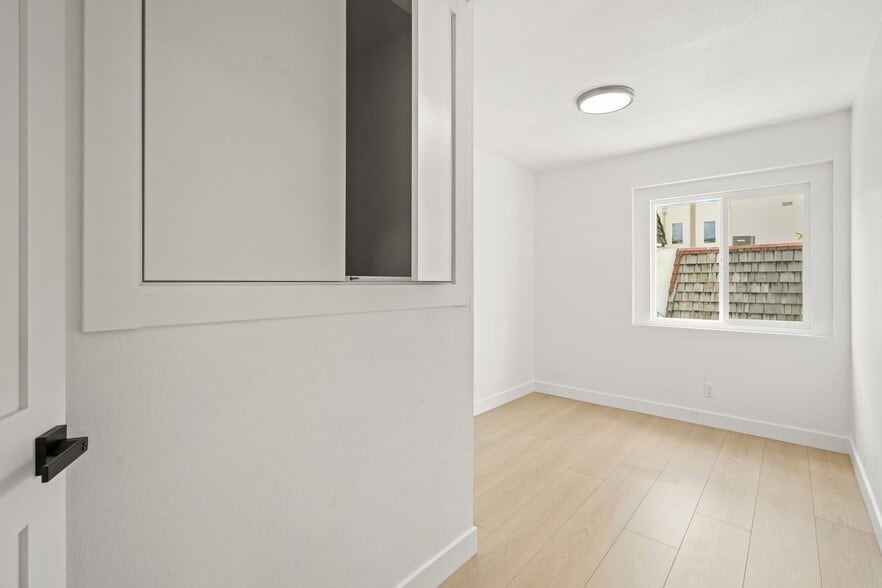 More Photos Of 7010 Lennox Ave, Van Nuys Apartments For Sale